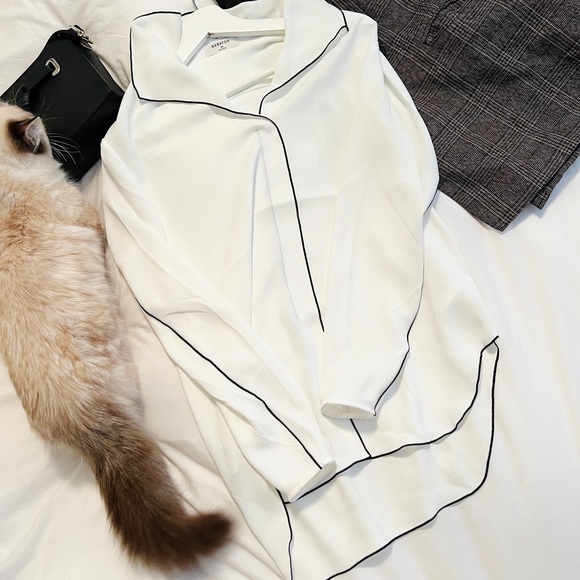 White Babaton blouse. - Picture 1 of 3